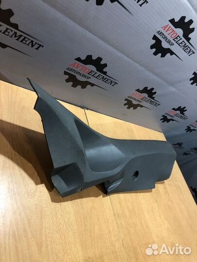 Обшивка стойки правая Ford Focus