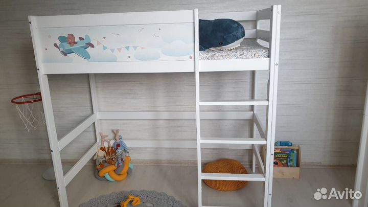 Детская кровать с чердаком