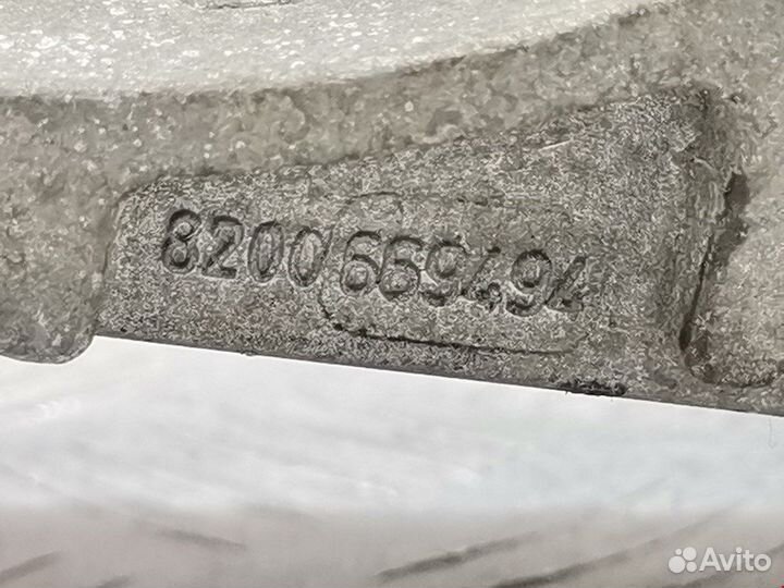 Кронштейн генератора для Renault Logan 1