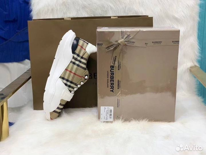 Кроссовки женские burberry