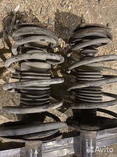 Стойка передняя Nissan Almera N16