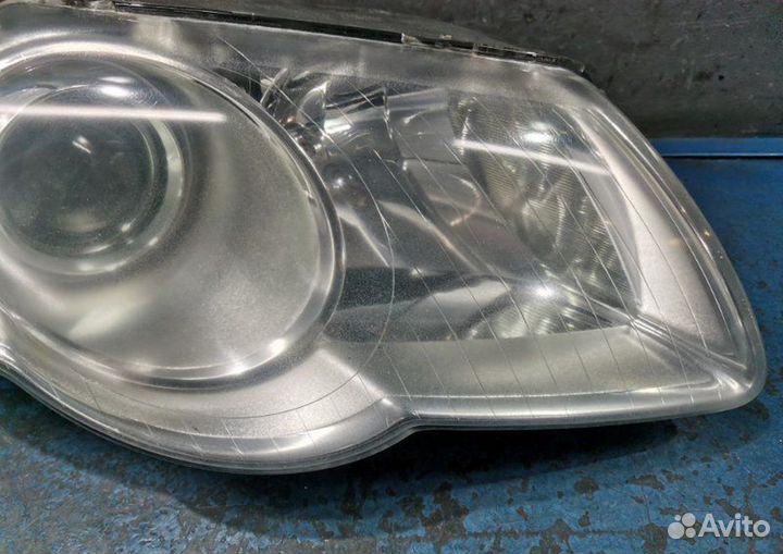 Фара галоген правая Volkswagen Passat B6
