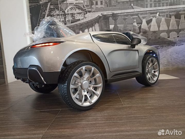 Новый электромобиль BMW I7 купе,4 вд, пульт