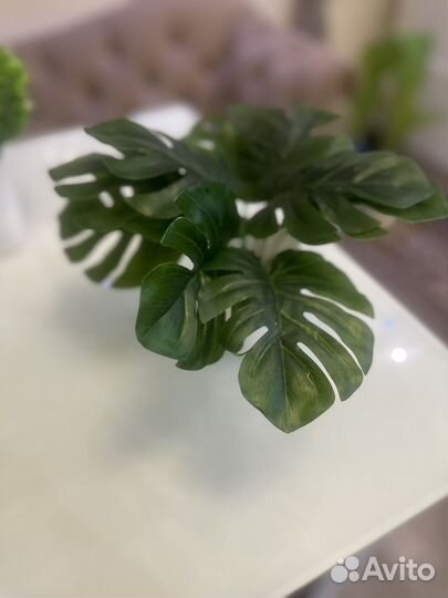 Искусственные цветы в горшках