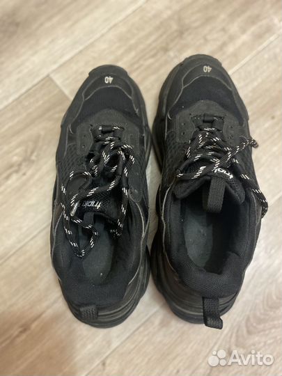 Кроссовки женские 40 размер оригинал бу
