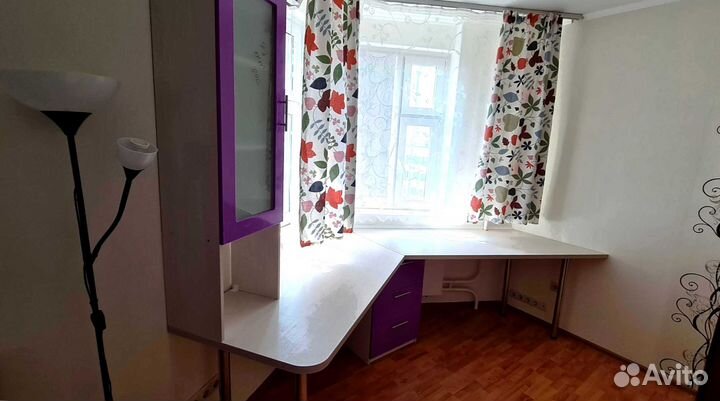 Рабочая зона в углу у окна