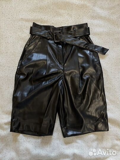 Шорты бермуды из экокожи
