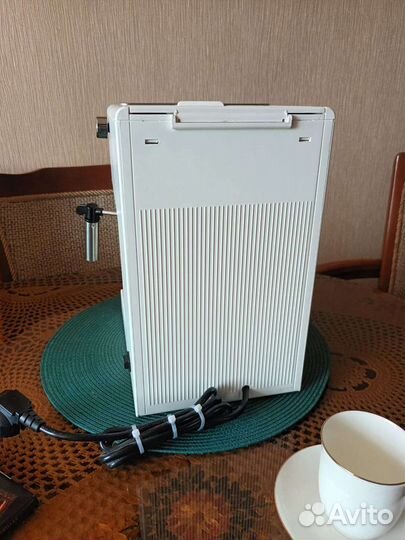 Кофеварка рожковая Delonghi ECP33.21.W