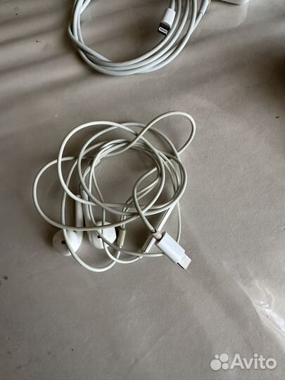 Зарядное устройство и наушники для iPad iPhone