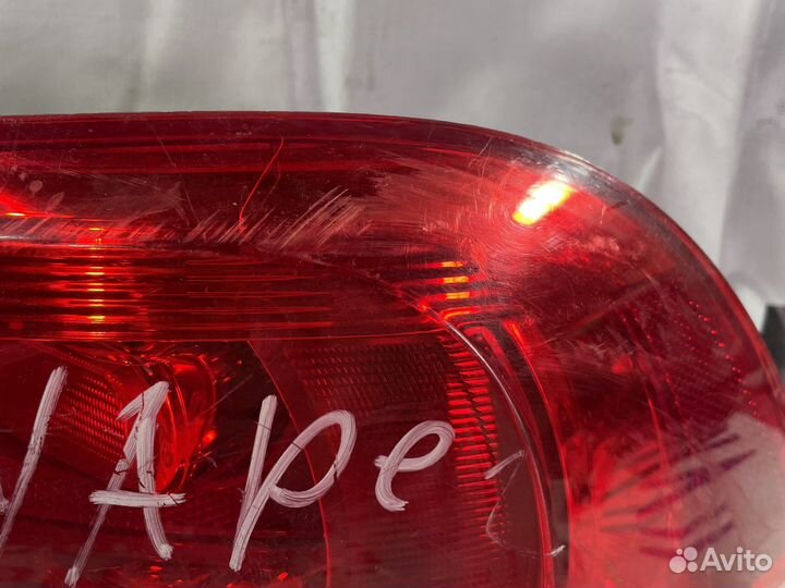 Фонарь правый наружний Volkswagen Touareg NF