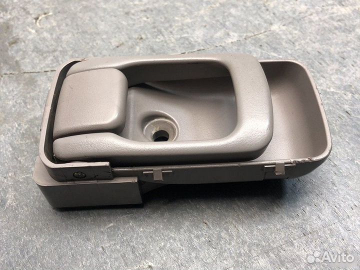 Ручка салона правая Nissan Cube Z10