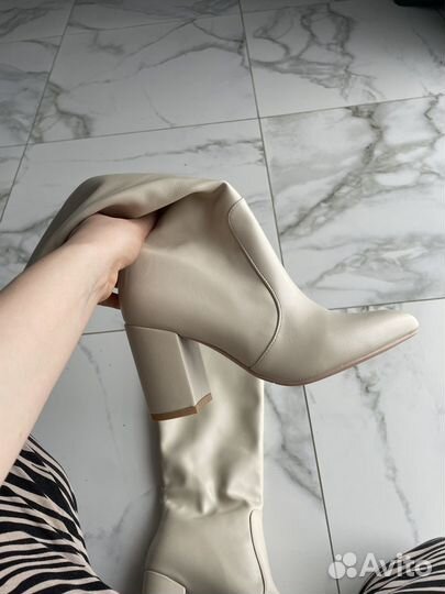 Сапоги женстке бежевые 37 размер новые