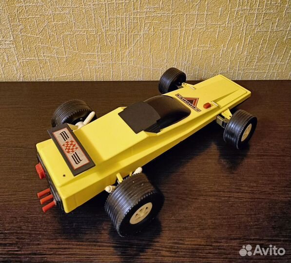 Гоночная машина на радиоуправлении