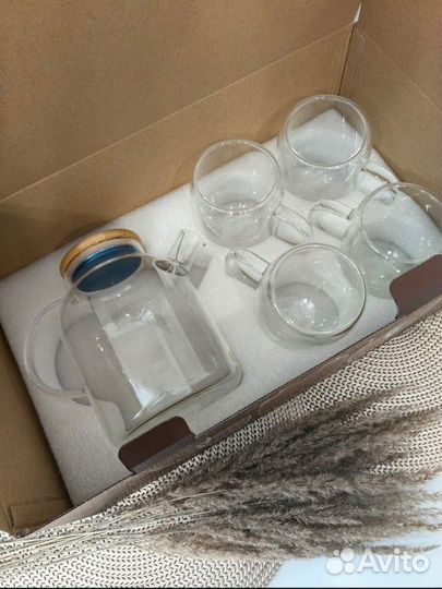 Подарочный набор чайник заварочный и кружки