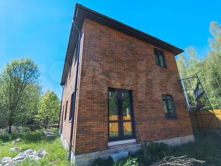 Дом 215 м² на участке 5 сот.