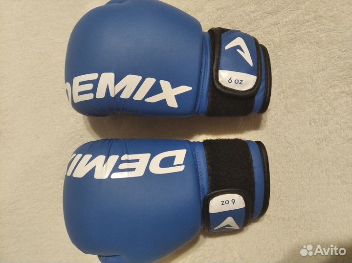 Боксерские перчатки Demix