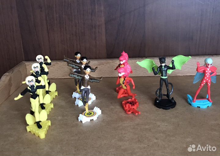 Фигурки из киндер сюрприза Леди баг и супер кот