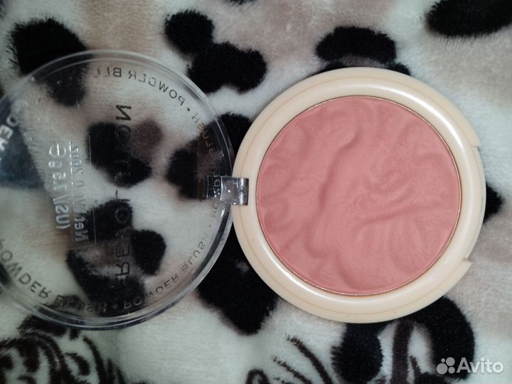 Revolution румяна