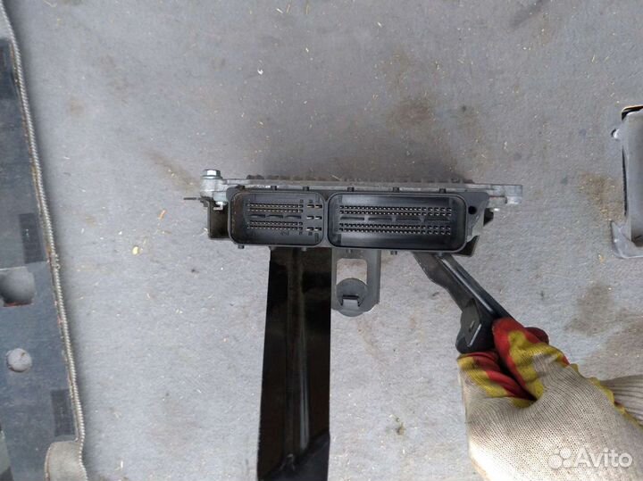 Блок управления двигателем Mercedes A6421506077