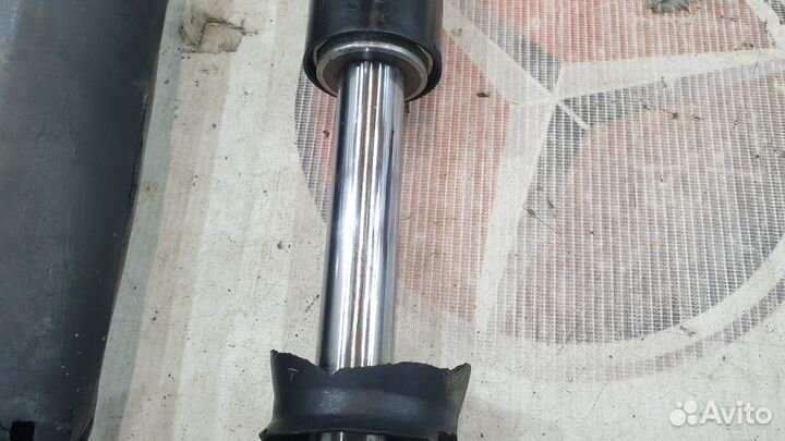 Задние амортизаторы на Mercedes-Benz W123 Вагон