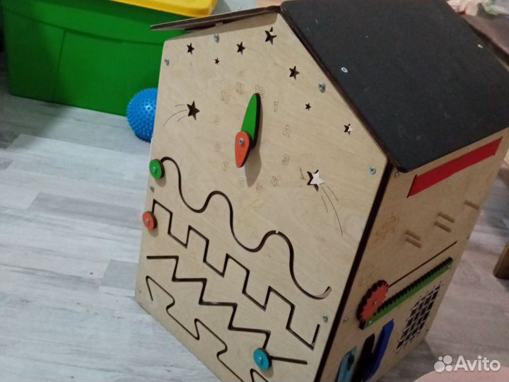 Бизиборд домик