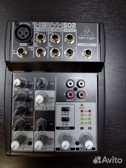 Микшерный пульт behringer