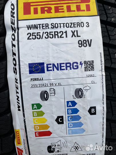 Pirelli Winter Sottozero 3 255/35 R21 98V