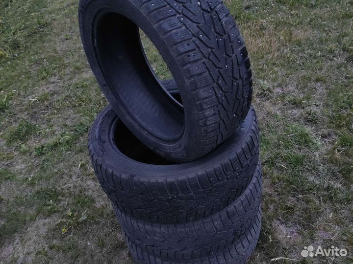 Nokian Tyres Hakkapeliitta 7 215/50 R17
