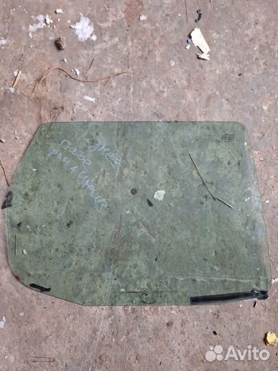 Заднее правое стекло гранта калина универсал