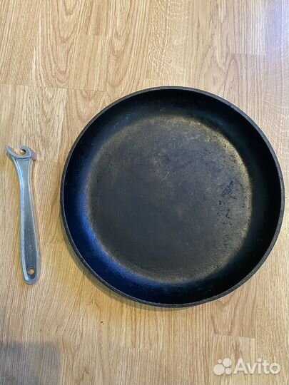 Большая чугунная сковорода 31см