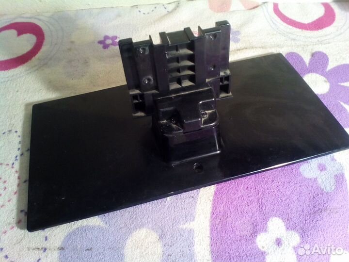 Подставка от LG 32CS560