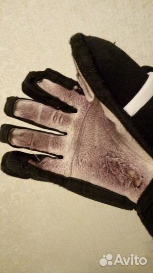 Перчатки хоккейные 12