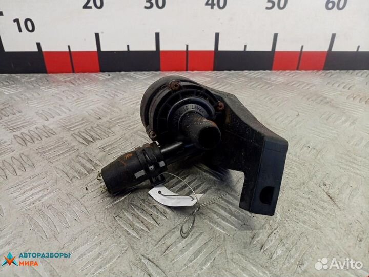 Помпа Jaguar XF X250 2008 XR852051