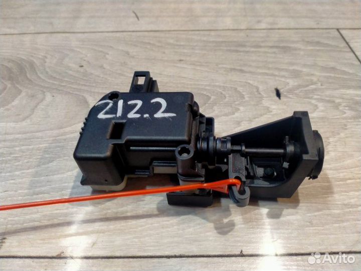 Замок лючка бензобака Mercedes-Benz 212.036 E 250