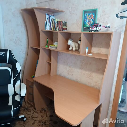 Письменный стол