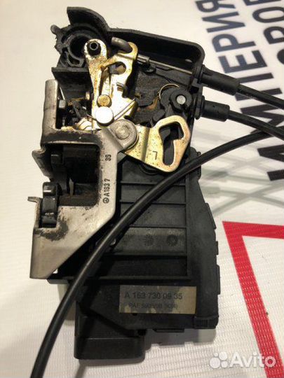 Замок двери задний левый Mercedes M-Class W163 2.7