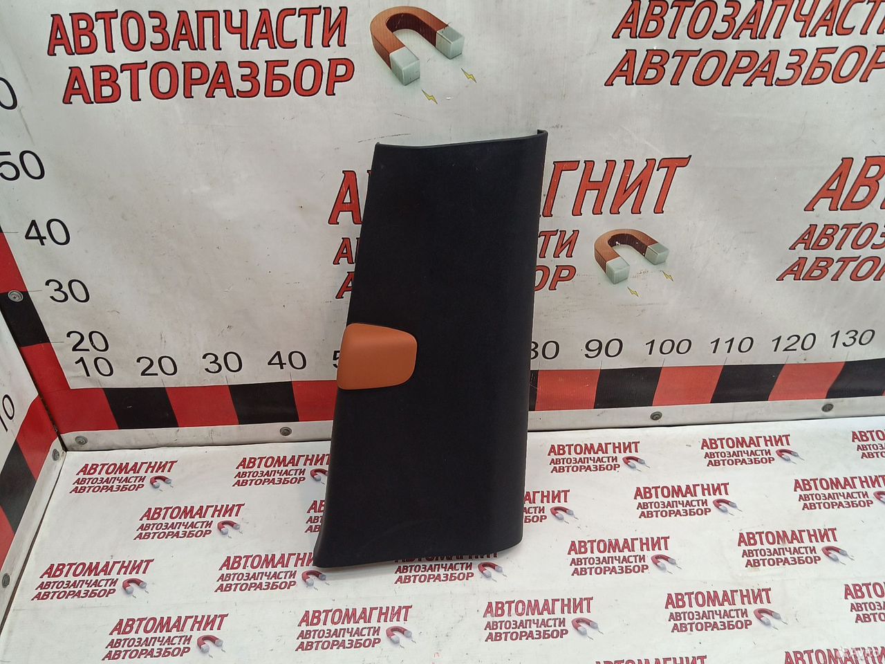 Обшивка центральной стойки правая Lixiang L7