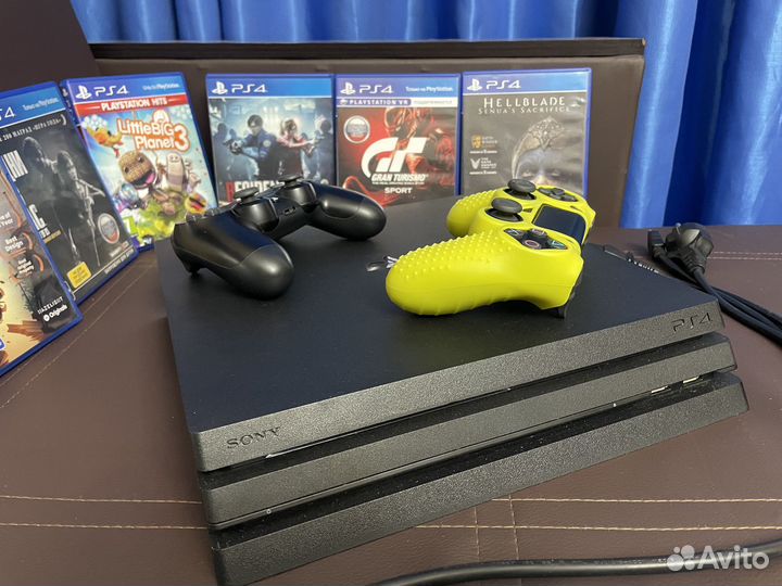 Sony PS4 PRO Как Новая 2 Джой + Игры