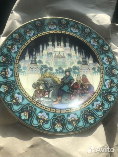 Настенная тарелка