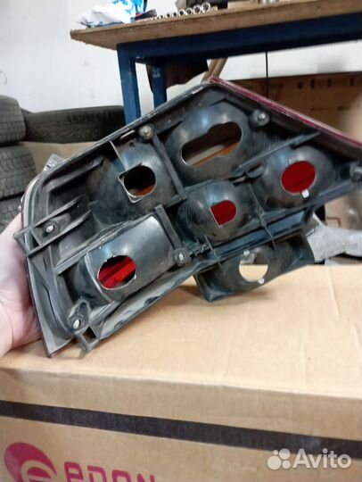 Фонарь задний правый Mercedes w140