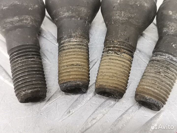 Болт Citroen Xsara 2000 701601139B