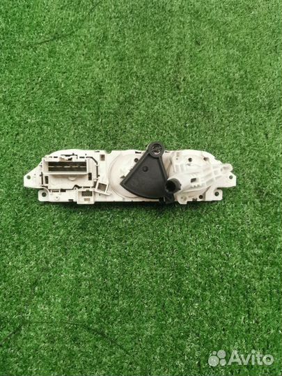 Блок управления климат-контролем Ford Focus 2