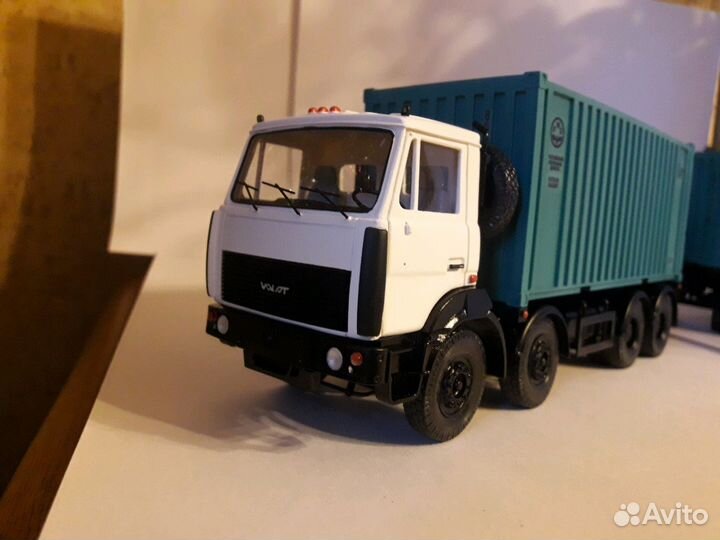 Мзкт 690100 + прицеп мзкт 801612