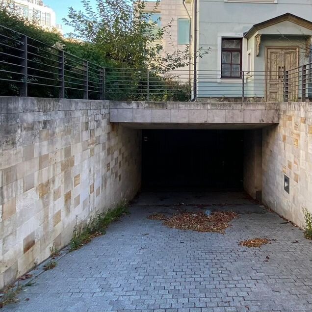 Дом 1721,6 м² на участке 11 сот.