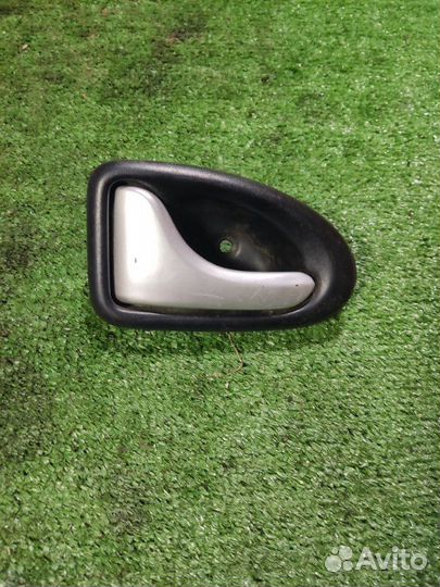 Ручка двери внутренняя левая Renault Logan