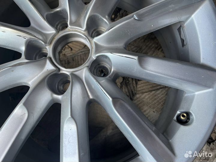 8U0601025S Диск колёсный литой Audi Q3