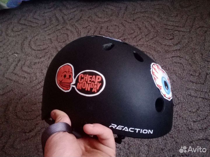 Шлем трюковой reaction