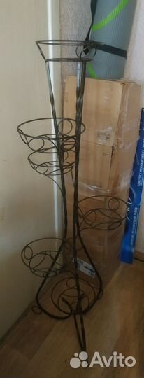 Подставка под цветы металлическая