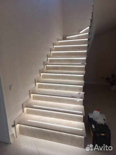 Лестница натуральный и искусственный камень