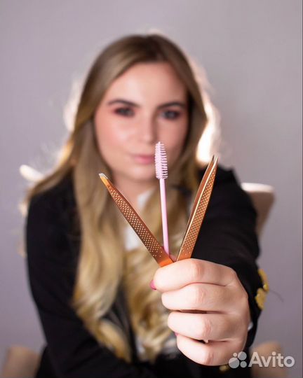 Мастер по наращиванию ресниц